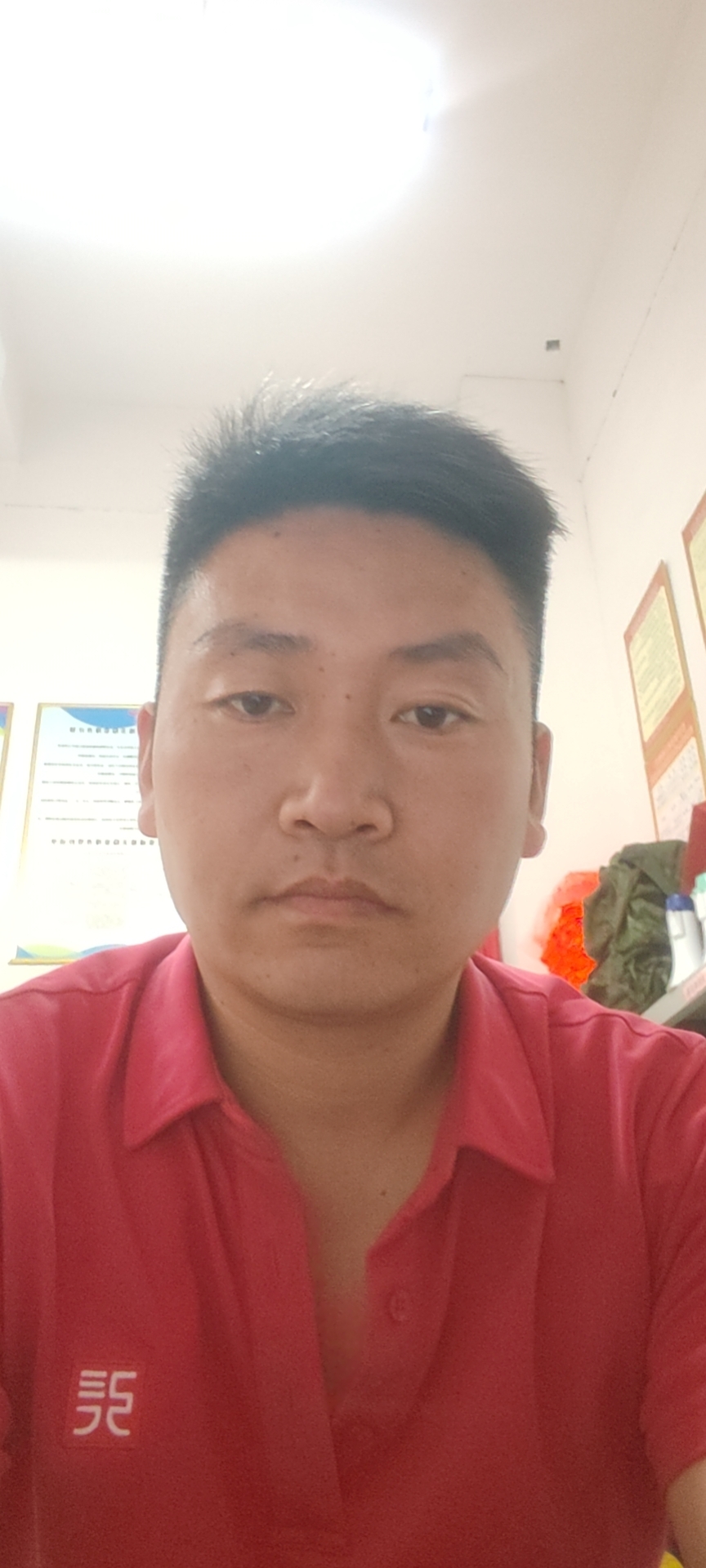校园霸凌是谁的责任勇敢做自己，面对未知的困难要迎头赶上，及时撞的头破血流，也要让欺负你的负出代价