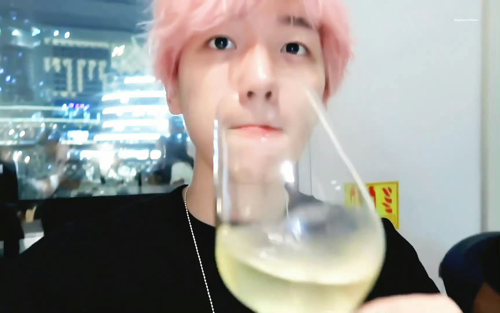 [超话] 🐶：宝宝先吃  你一口 我一口‘ㅅ’ ​​​