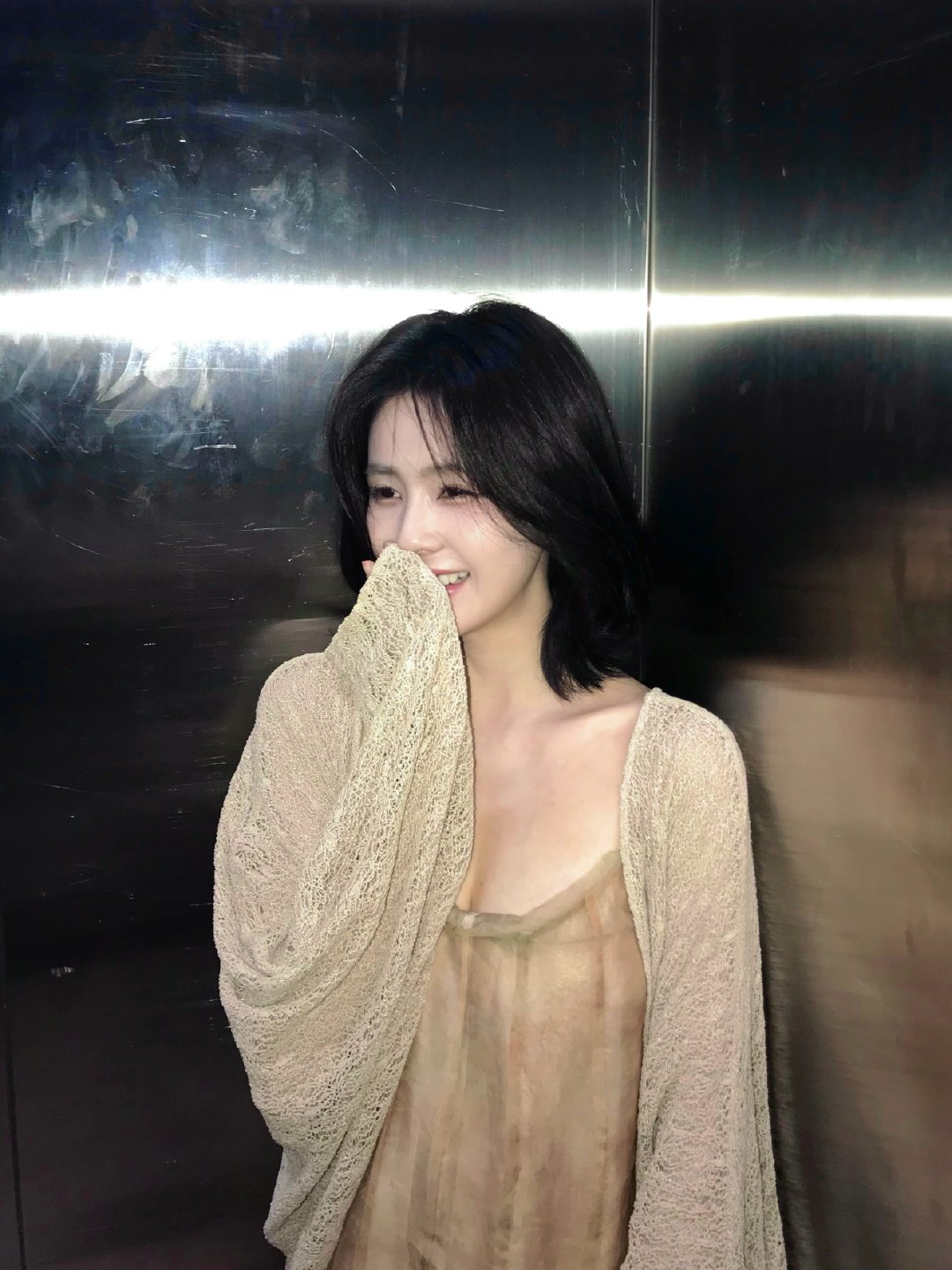 #白鹿#🥳#白鹿王韵娜# 
【INS】
26.09.05  白鹿ins更新一则
bailu_923：ʔ•̫͡•ʕ

电梯女王
​