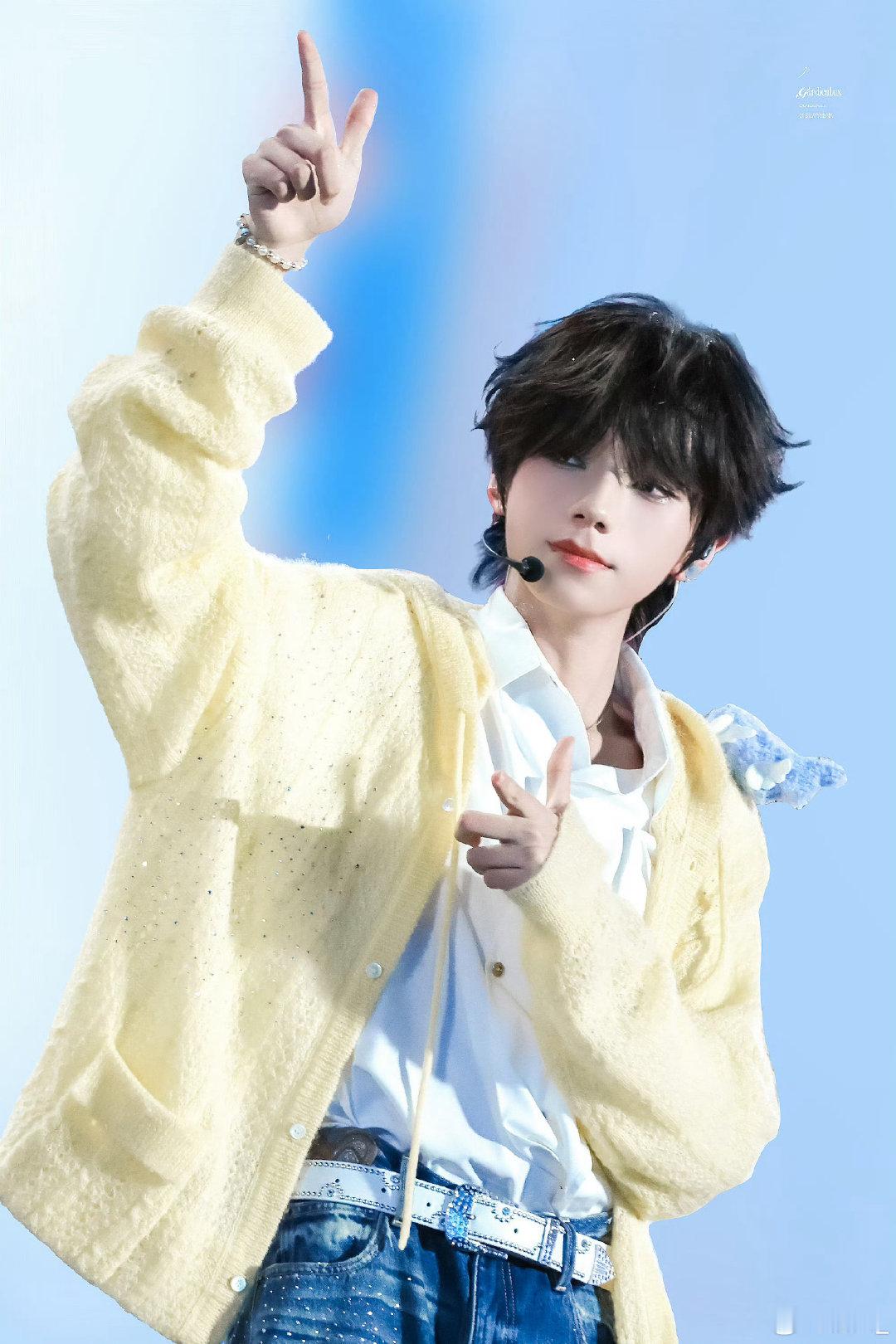 #王橹杰[超话]# 🎻#王橹杰 四代唯一top#

感谢你精彩耀眼 做我平淡岁月里的星辰

​