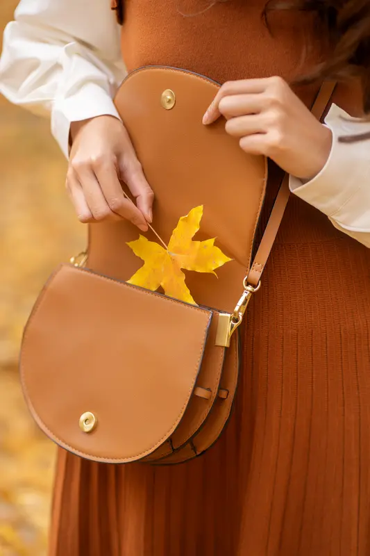 今天中午美女性感时尚穿搭。一天三 次。