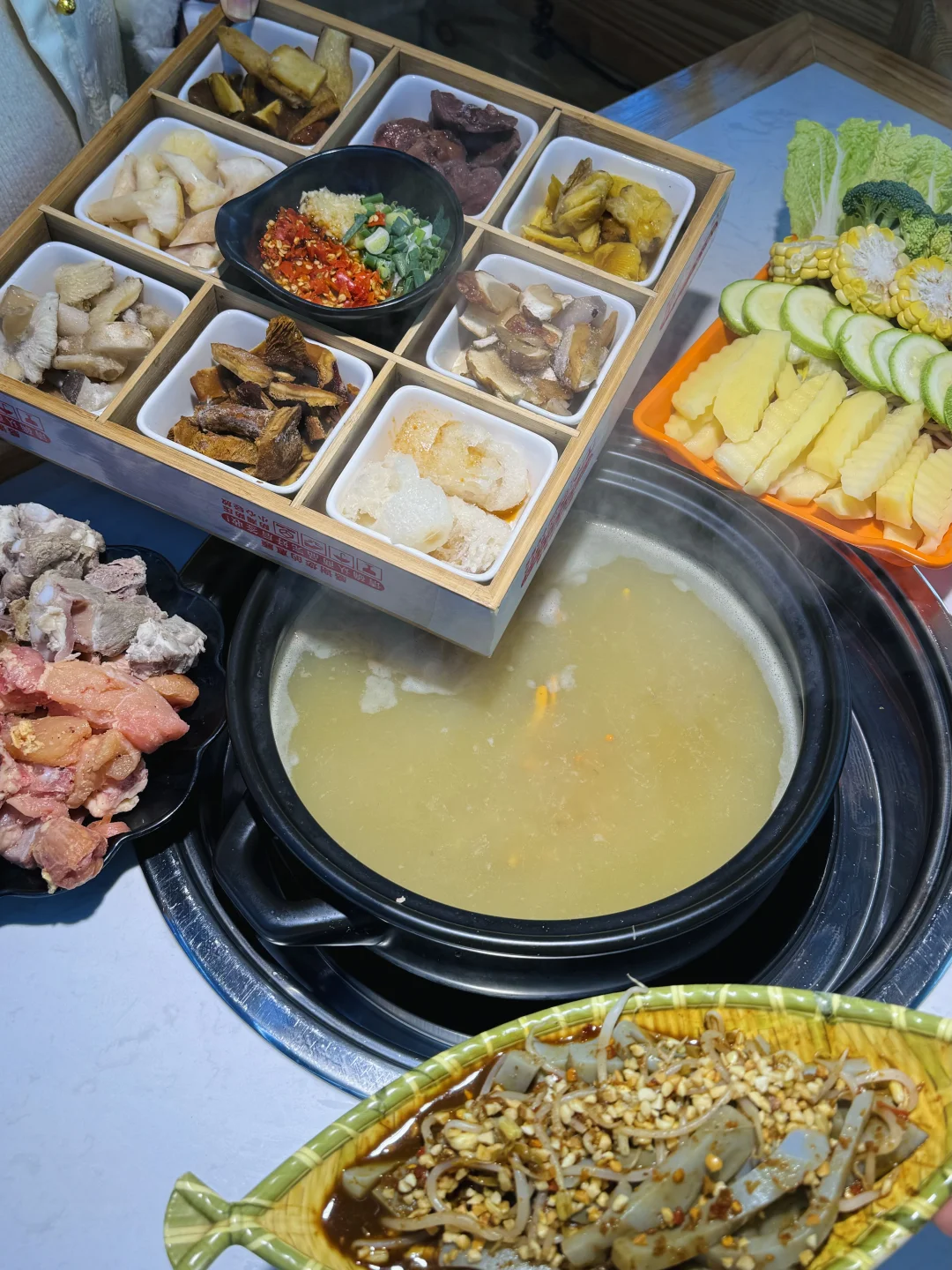 丽江！我真的太馋这一口野生菌火锅了😋