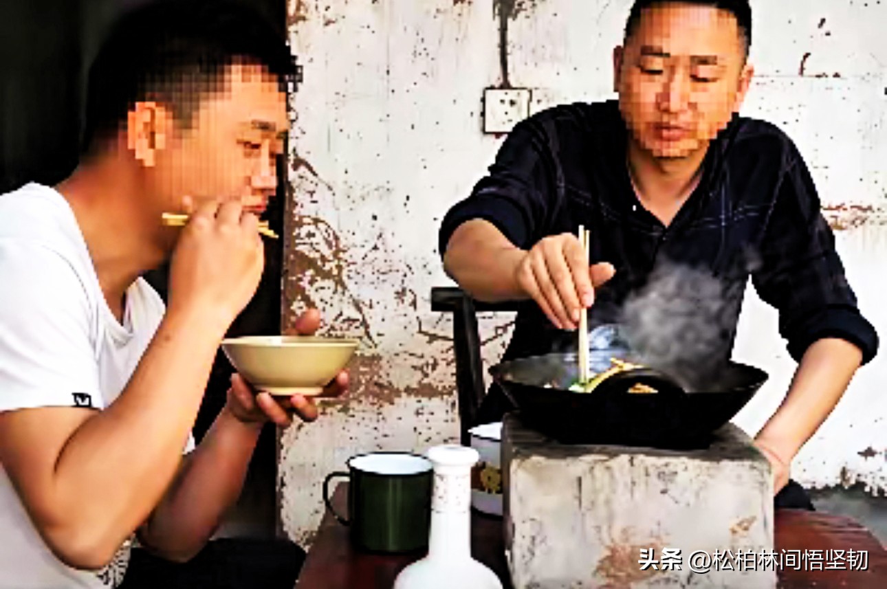 “亲兄弟，下狠手！”江苏，一男子辛苦攒下6.39万元，2025年春节取钱时发现账户冻结、存款被划空，一查竟背上78万巨债，还被列为失信被执行人！

这让他感到不可思议，自己上哪借这么多钱？更蹊跷的是，3名“债主”看到他的照片都说不认识，笔迹鉴定证实借条非本人所签。男子顺着线索一查，发现竟然是亲哥哥害