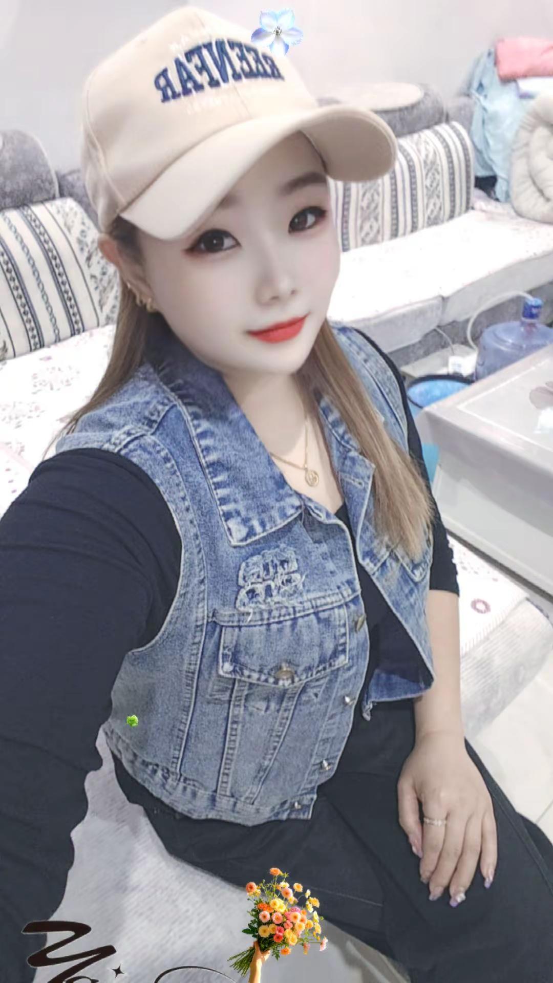 <p>帽子控小姐姐 酷酷的小姐姐 清冷感时尚 <!--{img:0}-...