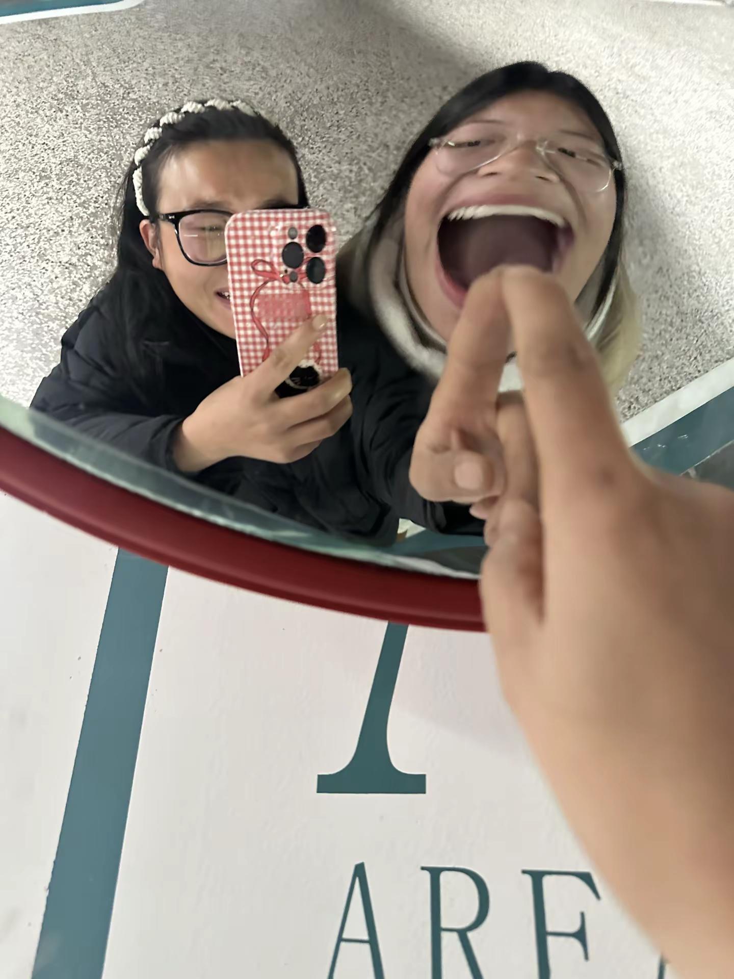 沙雕俩母女 哈哈哈😂 两个人眼泪笑出来了