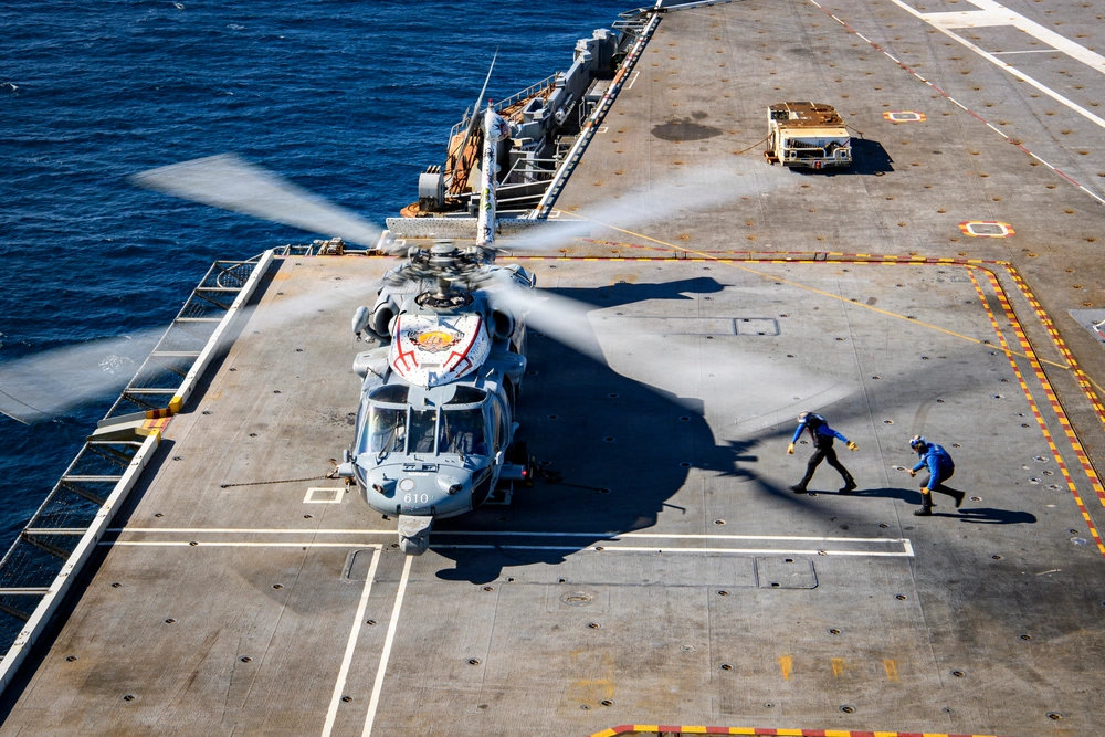 10月6号～8号，美国海军尼米兹号航母(CVN-68)离开诺福克，在大西洋进行了“精密进近着陆系统(PALS)”认证。

➤看来这艘老舰的退役进程依旧不会顺利。#美国航母动态##热点观点# ​