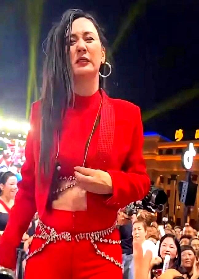 4500万粉大主播，也带不动货了。  唐艺靠《浪子闲话》火遍，单场观众...