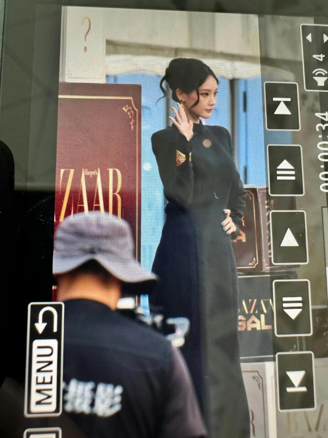 李一桐、曾舜晞同框！好养眼 李一桐、曾舜晞这对老朋友在BAZAAR GALA时尚芭莎红毯后台相遇了！ ​