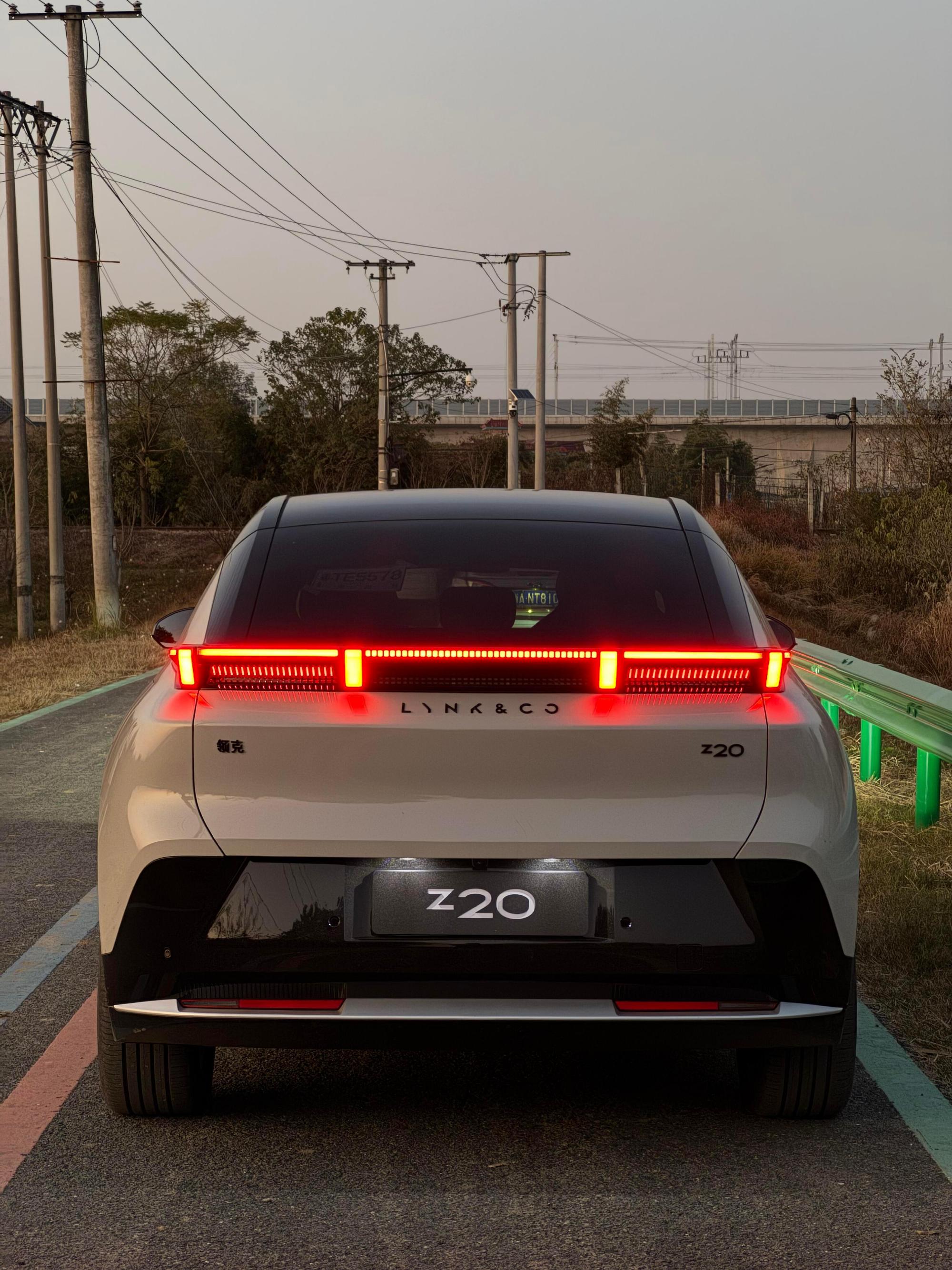 领克Z20✅ 优点 🎨 领克式设计的延续与进化，Z20延续了领克标志...