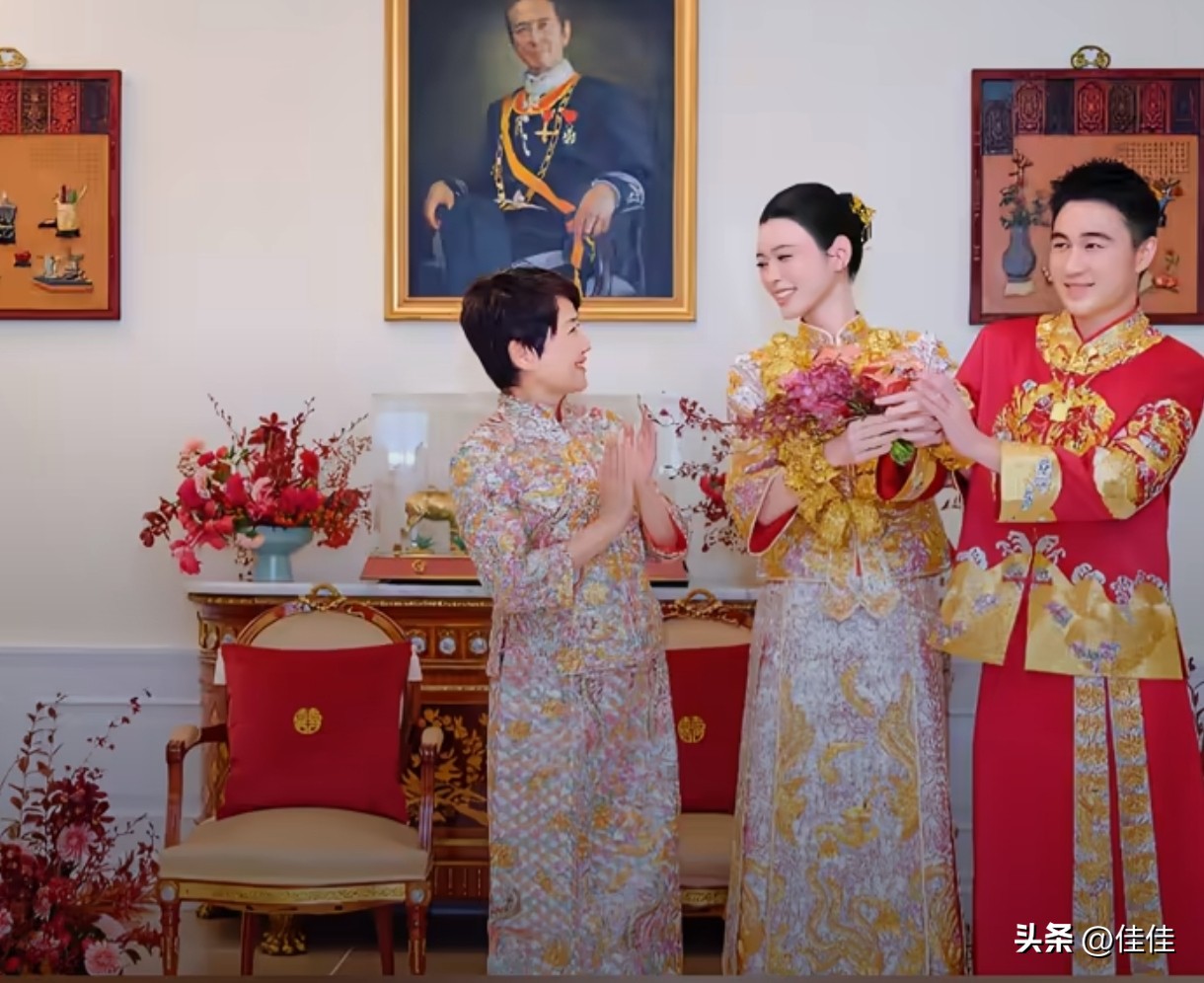 奚梦瑶儿子获赌王破例赐名，婆婆亲手剪脐带，女儿更是宠上天！
儿子名字大有玄机
       奚梦瑶的儿子大名叫何广燊。按照何家族谱“启世鸿猷广”排序，“广”字是第五代固定辈分。最牛的是这个“燊”字。赌王本名何鸿燊，按传统晚辈要避讳，但98岁的赌王直接打破规矩，把自己的“燊”字赐给长孙当见面礼。这不仅