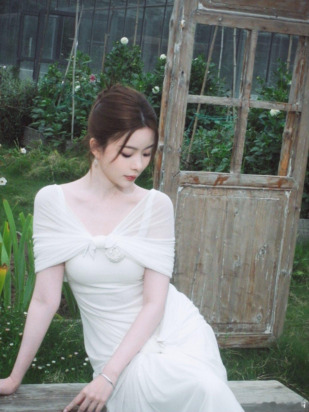 #陈卓璇拾年相守璇声长久# [送花花]#与陈卓璇共赴当拾# 今年还要继续见面！​