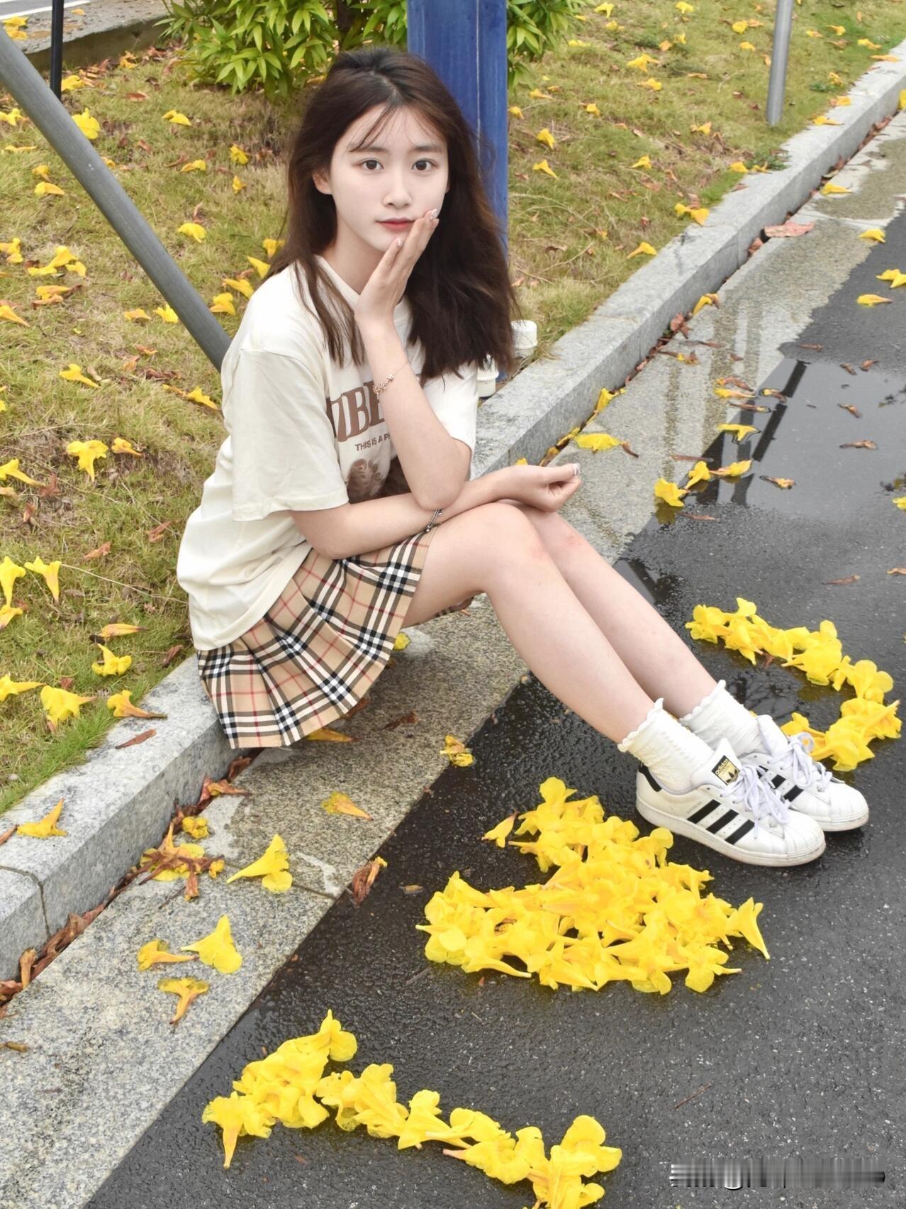 路边捡了一捧秋天的黄，风一吹，连空气都裹着软乎乎的温柔~? ，怎样拍才能更漂亮