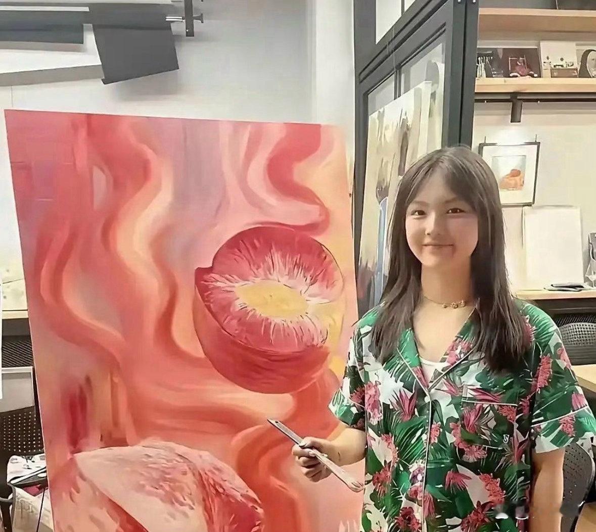 左边是冯小刚女儿的画，右边是李湘女儿的画，谁更有艺术天赋？ ​