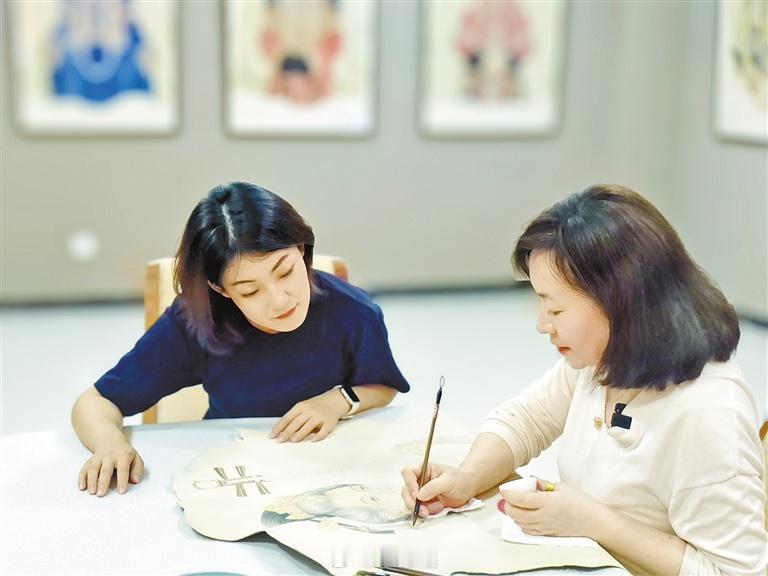 #内蒙古新闻# 就业是最基本的民生。近年来，内蒙古各级妇联通过培育特色巾帼品牌、开展精准技能培训、拓宽就业创业渠道，精准赋能妇女群体，助力广大妇女实现更高质量、更充分的创业就业。包头“芳华锦绣”“青姐织梦”、呼和浩特“敕勒川巧娘”、通辽“科尔沁巾帼创享”等本土巾帼品牌蓬勃发展。“十 ​