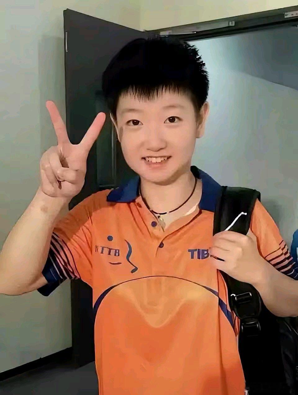 [超话]，是东京奥运的赛场，那个稚气未脱却眼神坚定的小姑娘，在国乒混双...