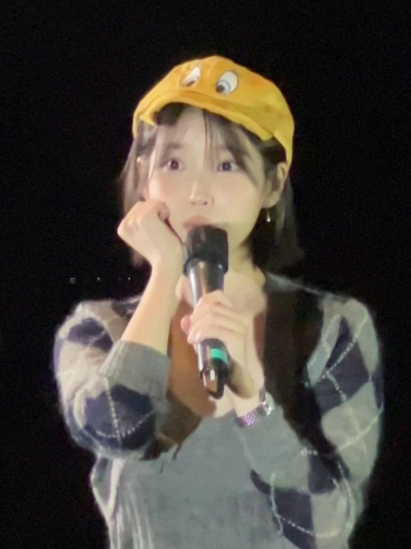 #IU[超话]# 萌物[捂嘴哭] ​