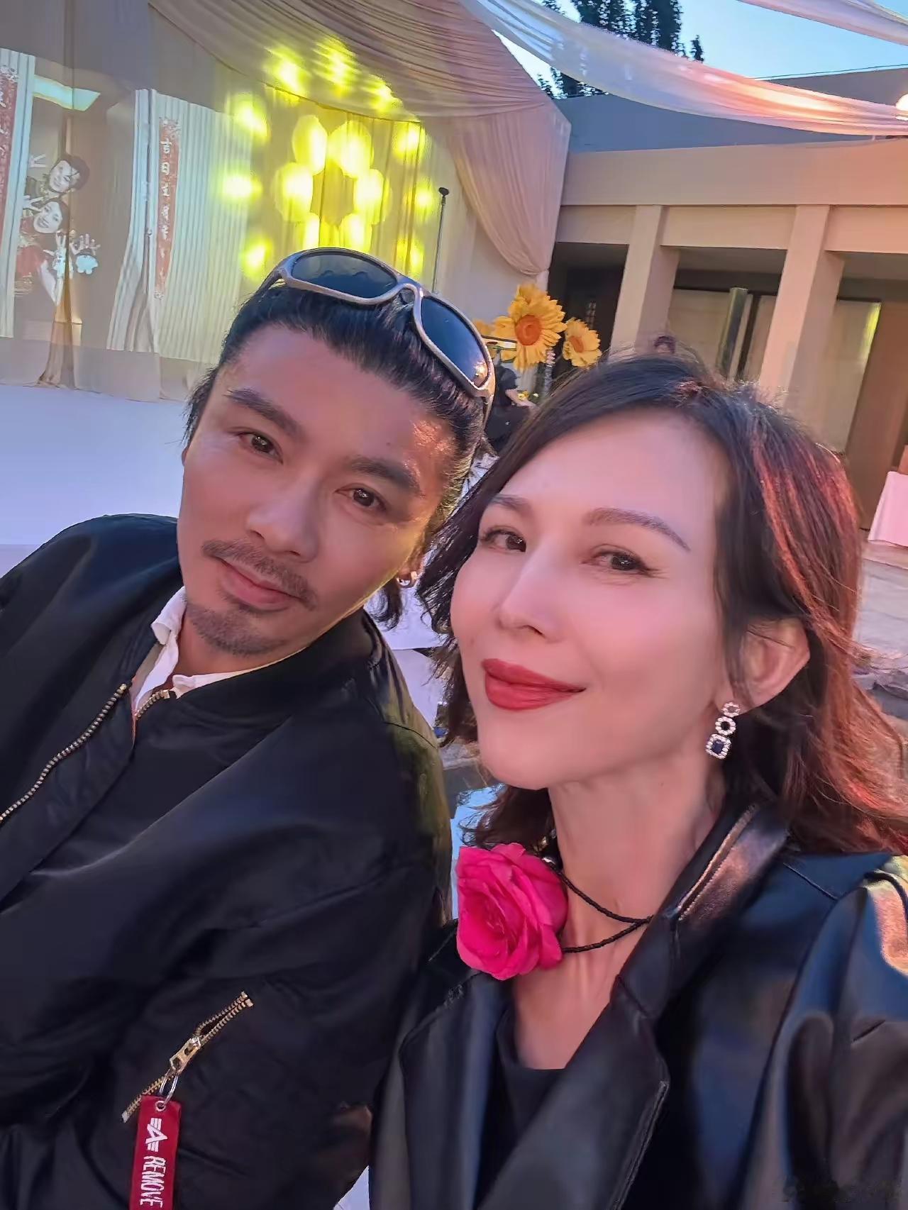 一次节目，蔡少芬爆料说：&34;我有一次跟张晋吵架，就提了分手。半夜我拖着行李箱走，他在前面走。我就哭了。他回过头来问我，以后还敢不敢说分手了？我直接说不敢了。&34;

这幕别当成&