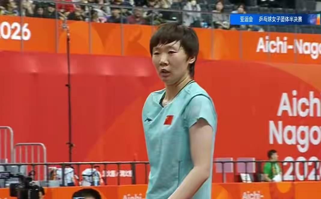 国乒女团3-0零封朝鲜，赢是赢了，可这九局球里藏着的紧张感，比比分表上冷冰冰的数字要刺人得多。
孙颖莎对边松景，三局下来11-5、11-5、11-7，看着顺，可她自己赛后都说了&
