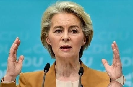 冯德莱恩这才看明白：中方这回是要收口了。
如今欧洲面对中国时，遇到的正是类似问题。欧洲希望降低对中国供应链依赖，但现实是，新能源汽车、电池材料、关键矿产加工等领域，中国已经形成规模优势。欧洲可以调整供应来源，但无法在几年时间内复制完整产业链。
2026年10月，中欧贸易磋商在北京举行，双方围绕贸易平