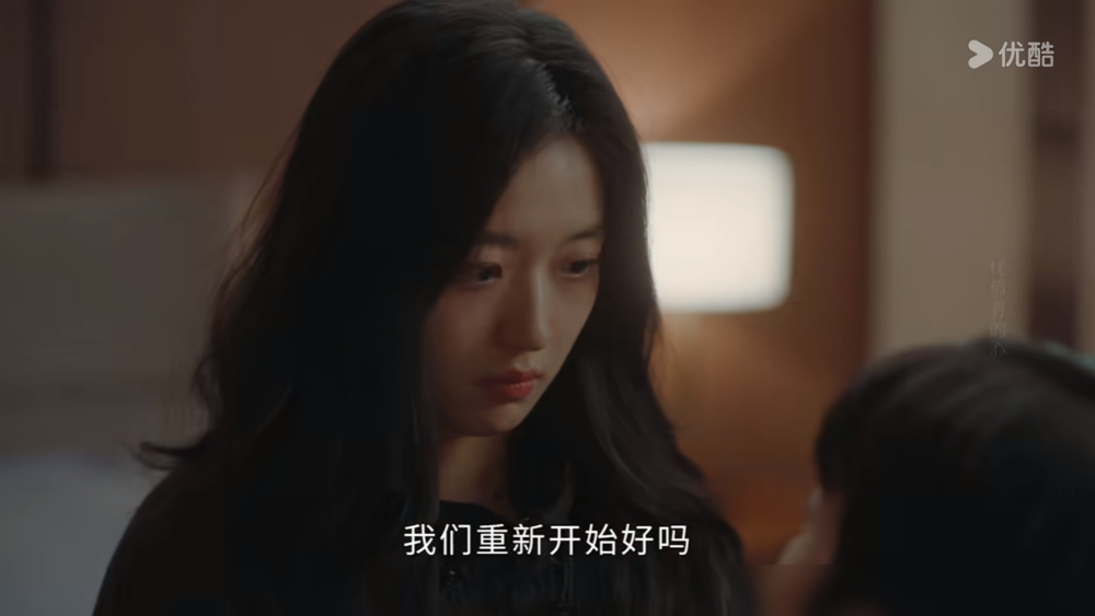 被拒后女生直接跑敦煌，前男友千里追疯了！
尚之桃被栾念拒绝后，二话不说申请外派西北，在敦煌搞事业完成蜕变，活成了独当一面的样子。
曾经把骄傲刻进骨头里的栾念，转头就放下身段追到敦煌求复合。导演说这不是俗套偶像剧，不用狗血喊口号，就用鼻尖轻碰、项链滑落这类细节，拍成年人爱情的拉扯。
原来最好的感