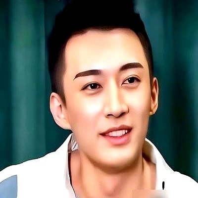 被女生约去坐过山车怎么回？换别的男星早开始端水了，刘学义直接回俩字：恐高。

没半点犹豫，也不拿“看情况”“有机会再说”来敷衍。现在明星采访一套一套的，张嘴就是感情随缘、合作挺好，挑不出错也记不住。刘学义倒好，“不好说”“没资格说”全挂嘴边。

眼下他跟谭松韵的《兰香如故》正播着，十月进组，新戏档期