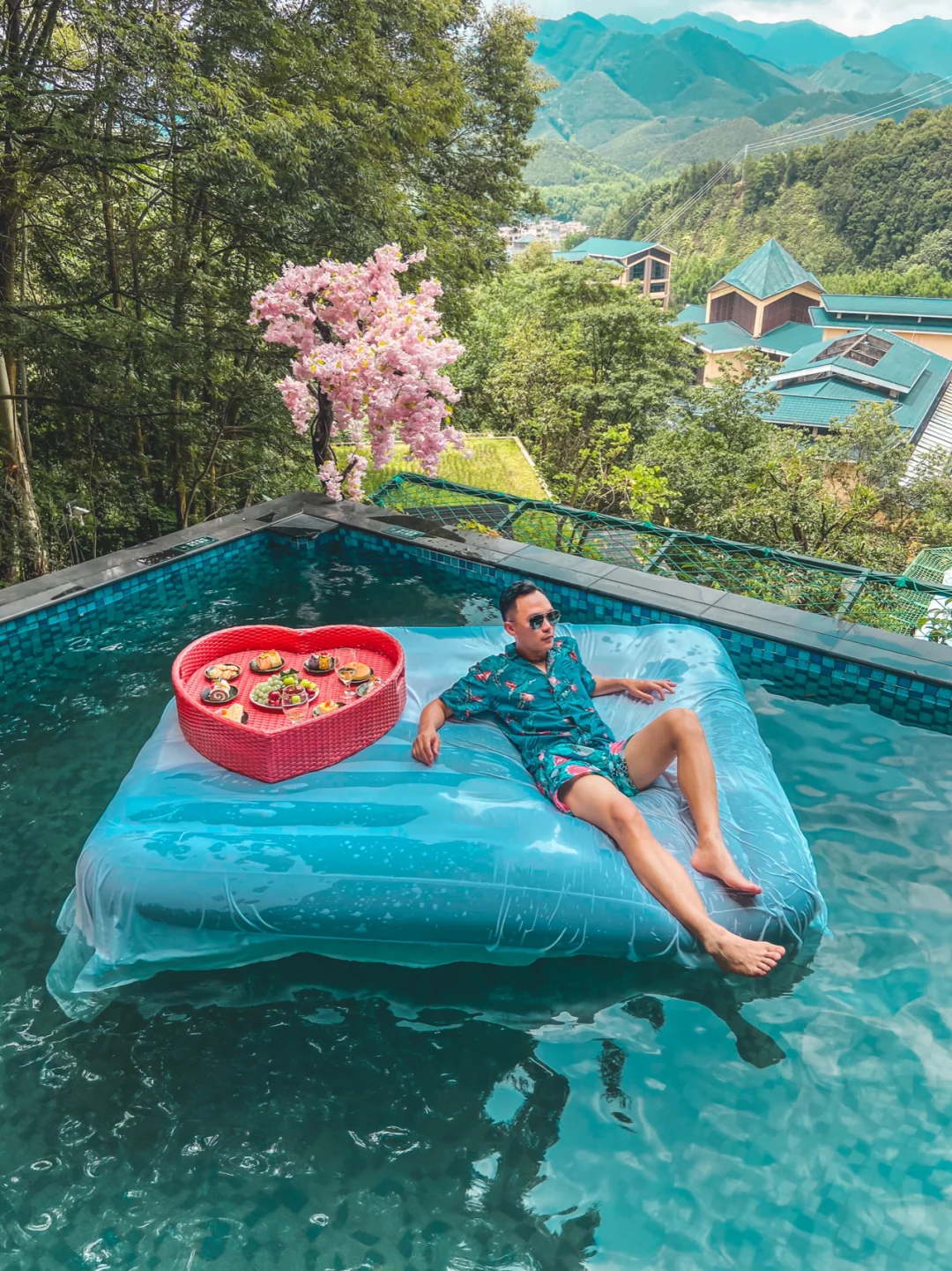 独栋无边温泉泳池 坐拥森林美景｜广州周边