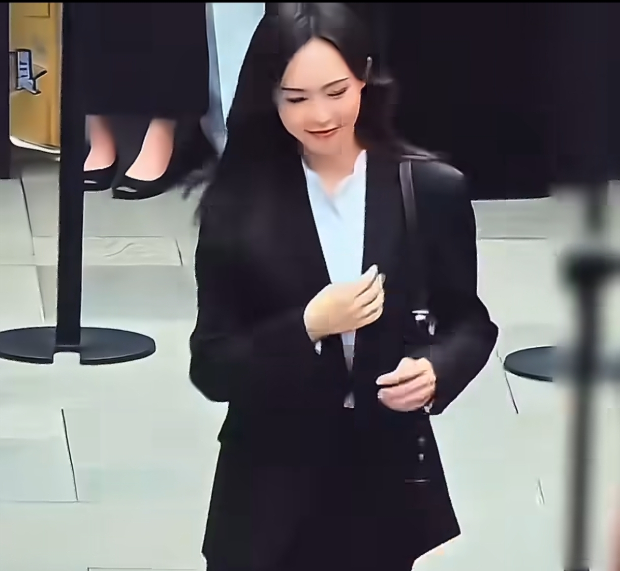 黑西装亮相封神！42岁唐嫣，妥妥的高干文女主照进现实