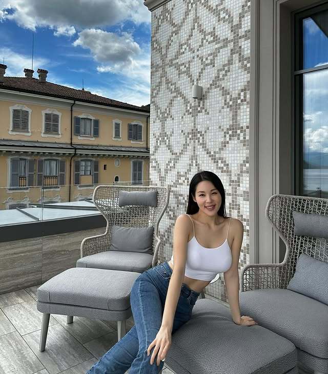 夯！韩国网红探访霍华德豪宅😍173大长腿+S型身材太惹眼！ ​