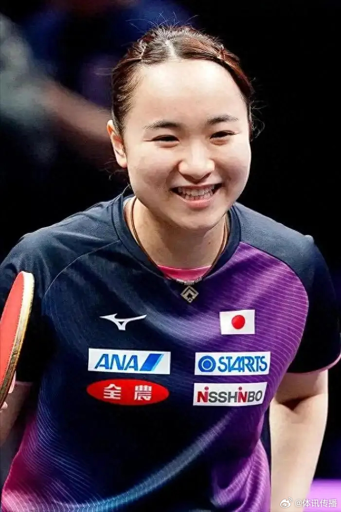 再见，伊藤美诚，一代日本乒乓名将的国际赛场谢幕

日本乒协公布2026年度后期国家队名单，伊藤美诚被正式除名，07年小将面手凛直接顶替其位置，她的国际赛场生涯大概率已画上句号。
 
生涯高光
 
 2021年东京奥运会，搭档水谷隼拿下日本乒乓球队史首枚奥运金牌，创造历史。
- 曾是日本女队核心王牌，多 ​