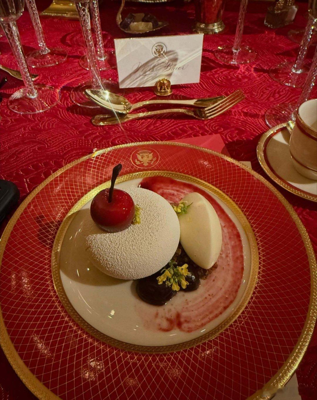 #白宫晚宴巧妙融入中国元素##中美关系##感谢# [作揖] ​