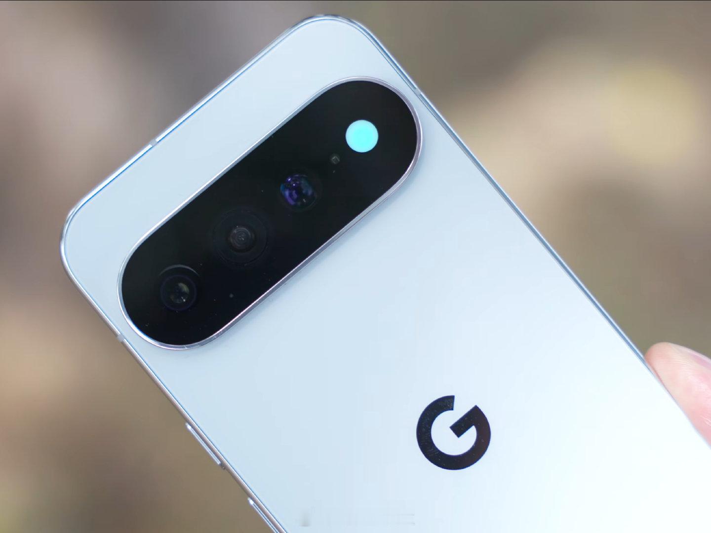 关于谷歌Pixel 11 Pro 是否支持4K 60FPS HDR拍摄，有人说支持，但是我目前看了几十个视频都无人提及，没有证据支撑，一言难尽，看来只能等我上手了[祈祷][祈祷][祈祷]
按理说Tensor G6 终于追上了两年前的高通，应该也不至于还不支持4K 60P HDR吧[二哈][二哈][二哈] ​