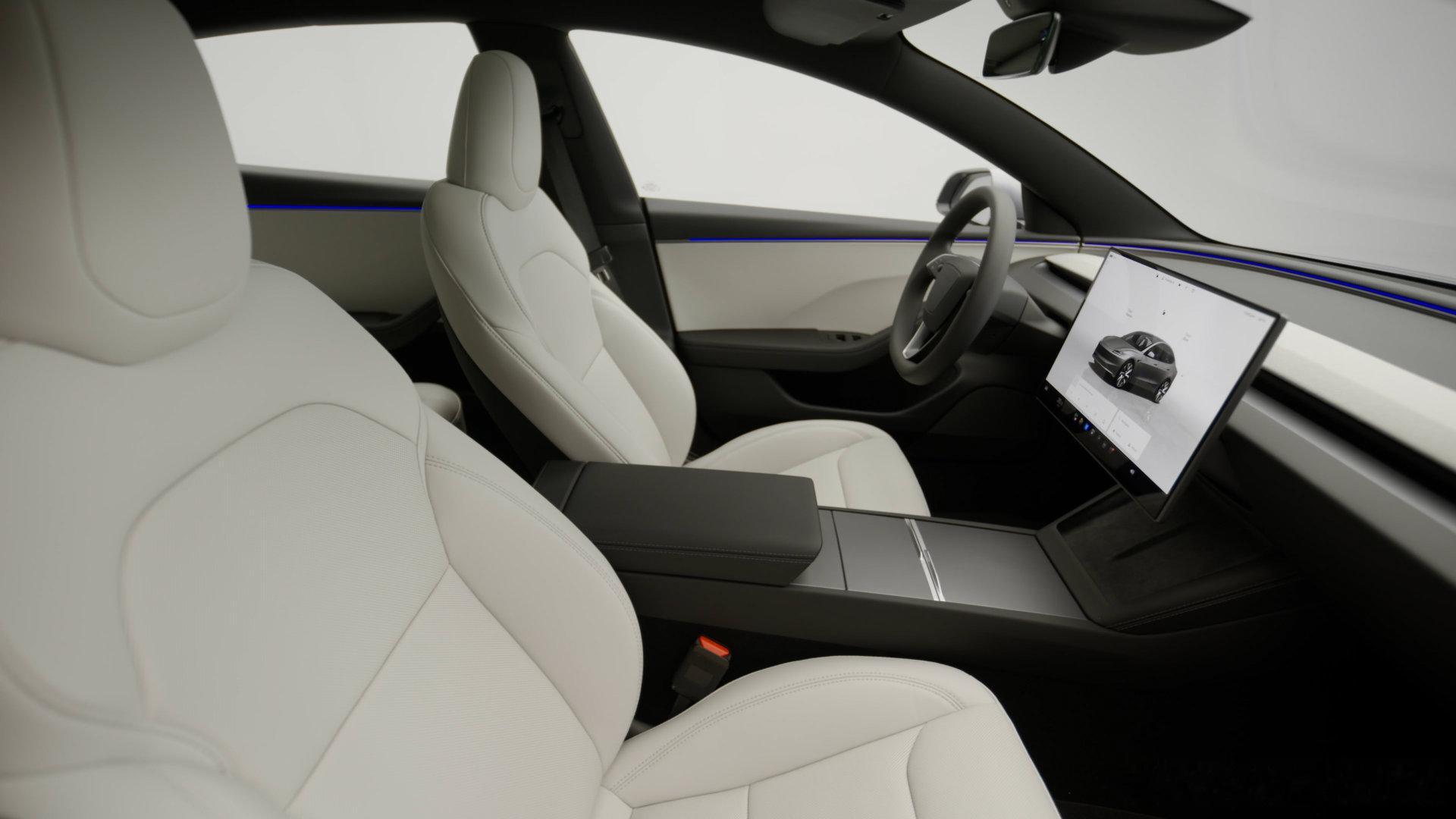 Model 3 迎来升级

16 英寸中控屏、新增浅灰色内饰选配（8000元）、3/Y 上线交流外供电功能，本月下单还有限时 5000 元的尾款减免。

#特斯拉##Model3# ​