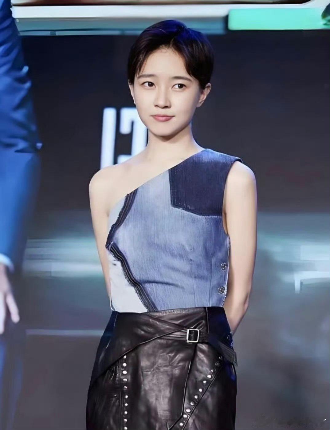 #曝焦俊艳恋情#原来是演过法医秦明的人呀非常努力演戏的人呀不炒作兢兢业业的有恋情就幸福呗 ​
