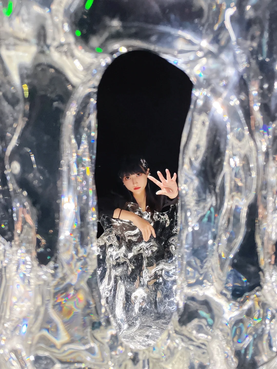 魔都看展｜近期明星们疯狂安利的GQLAB问号展