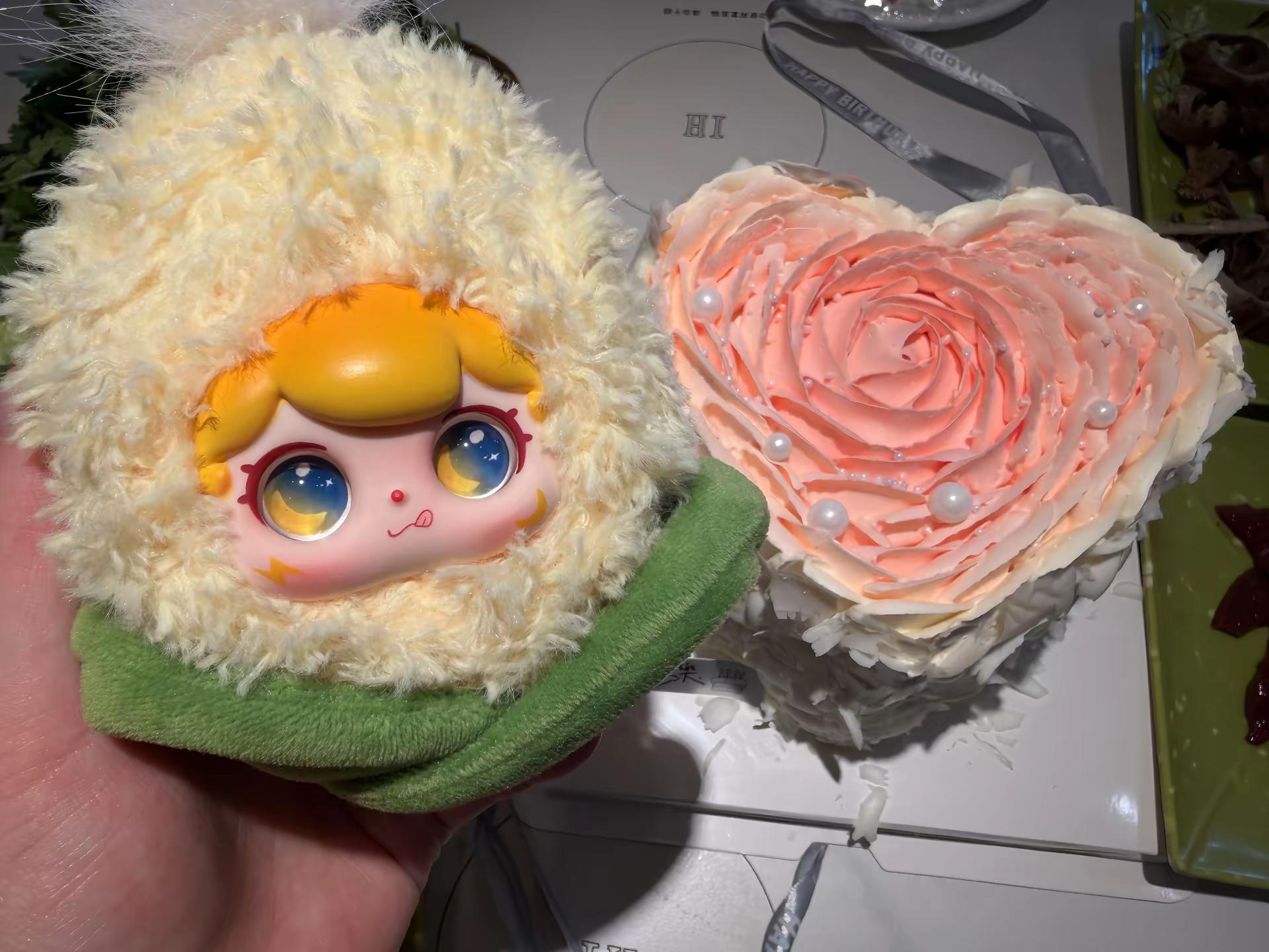 今天轮到本米过生日了！去年买的礼盒，终于在今天收到了梓渝的生日祝福😘生日快乐 甜玉米 梓渝 生日蛋糕