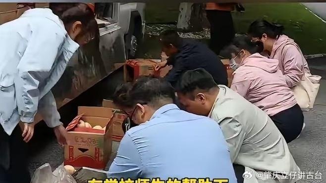 荔湾立仔原创孝亲歌曲💗＜爱跨越千里>陕西延安，至河南黄淮，爸爸妈妈，开货车载行李，送我到学院，爱跨越千里！💗为节省开支，父母吃住在车，车厢装上苹果，一路上边走边卖，浓浓的爱！师生们得知，你两斤我三斤，买光一吨多苹果，爱心感动了我！我当努力学习，争取好成绩，为校争光，报答父母恩 ​