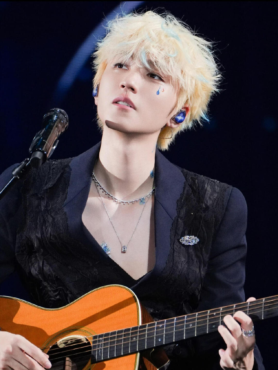 #王俊凯瞿颖新综艺# 从《中餐厅》到《好好生活》，外国人line重聚。王俊凯和瞿颖的再次合作，太让人期待了。 ​