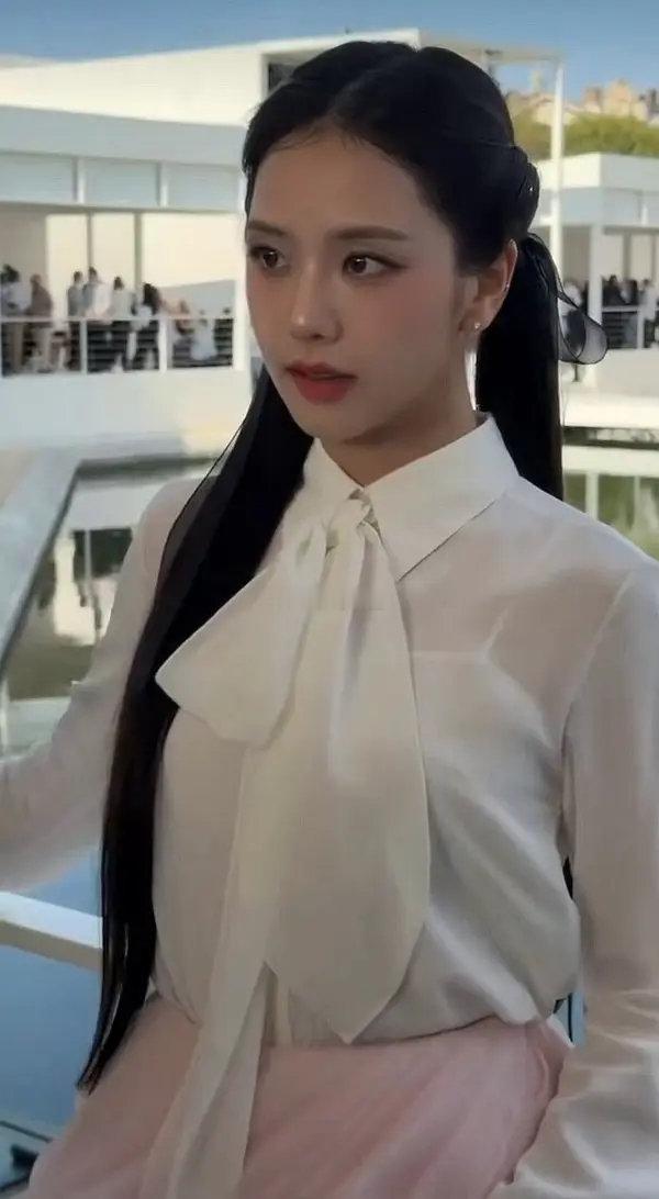 迪奥女星生图谁最美

迪丽热巴｜金智秀｜张元英 ​