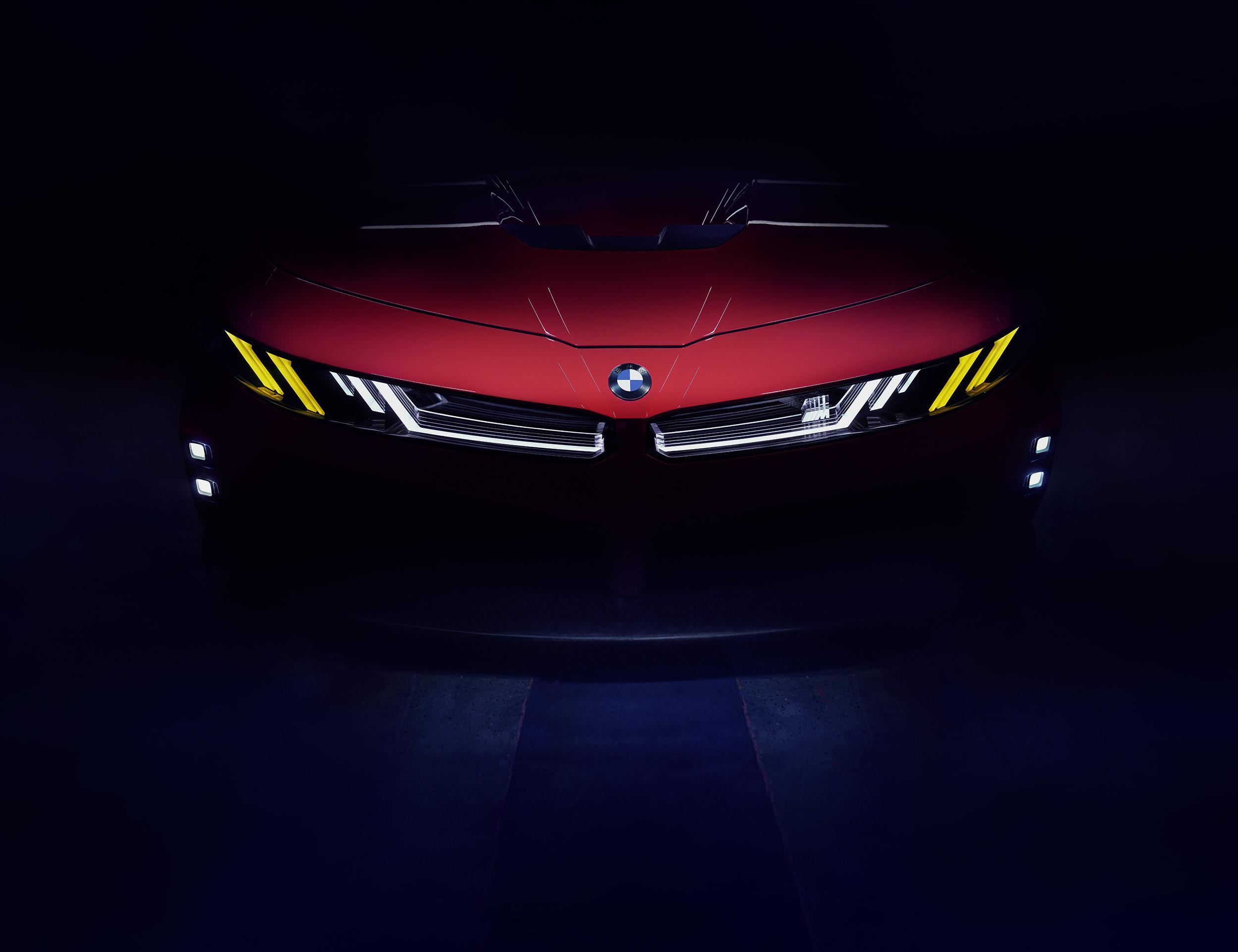 BMW M迈入纯电时代，BMW M新世代概念车中国首秀，外观依旧战斗，依旧「M」味十足，夸张而不违和的宽体、充满战斗味的黄色眼睛，还有那利落中带点俏皮的鸭尾后扰让人一眼难忘。

这次概念版拥有四电机搭配Heart of Joy控制系统，运动姿态相信不用担心，但大家应该更关心之后的燃油 M 会以怎样的姿态登场 ​