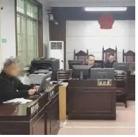 没请律师自己开庭？记住这5条关键规矩，不踩坑、不吃亏
 
很多金额不大、事实简单的民事案件，大家都会选择自己出庭、不请律师。
 
省钱是好事，但很多人吃亏，不是输在没道理、没证据，而是不懂庭审流程、不会说话、不懂规矩。
 
普通人独自开庭，只要掌握正确方法、守住庭审底线，完全可以正常应诉、维护自己的