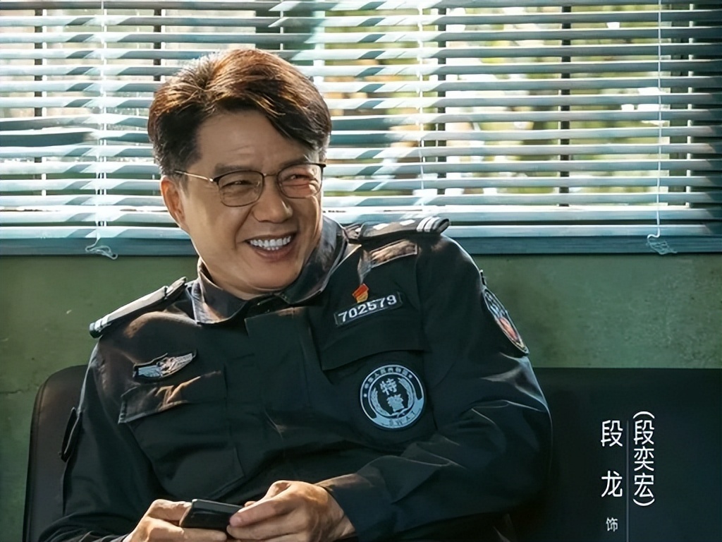 《藏锋》：谭彦最难的不是破案