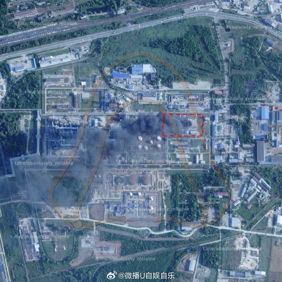 乌军无人机于8月25日袭击了阿菲普斯基（Afipsky）炼油厂，导致其包含气体分馏装置的天然气及凝析油处理装置起火。该装置负责稳定凝析油，并将轻质气体分离成用于生产高辛烷值燃料的组分。预计该装置的停运将大幅削减汽油和柴油产量（包括对俄军的供应），并迫使未加工的轻质气体通过火炬燃烧排放。 ​