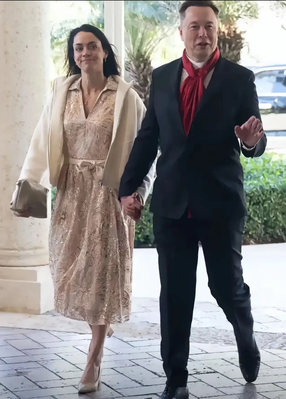 太颠覆认知了！
明明刚说完爱你，转头就果断分手，
连4个孩子都没能留住这段感情。马斯克和女友的分手事件，撕开了成年人感情最真实的一面。

这件事刷屏全网，很多人看后无比唏嘘。女方本身非常优秀，是顶尖高管、资深投资人，和马斯克相伴多年，共同养育了4个孩子。

就在分手前几天，两人还温情互动，马斯克特意