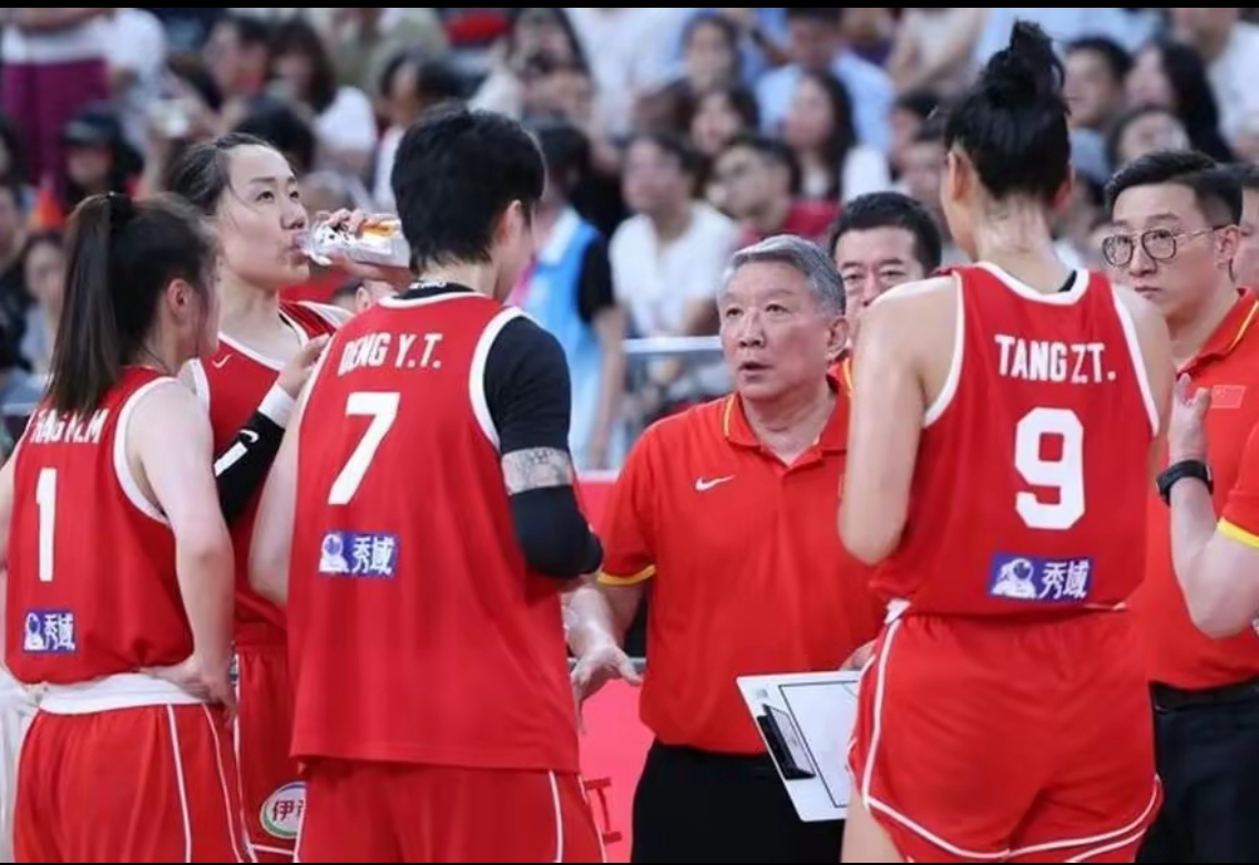 中国女篮89-63大胜蒙古晋级四强！半决赛将对阵韩国，杨舒予拿到21分。
 
这场和蒙古队的对决，中国女篮从开局就稳住节奏，攻防两端都打出了不错的水准，最终拿下大胜，成功闯进四强。杨舒予本场手感火热，砍下全队最高21分，是队伍取胜的核心得分点。
 
整场比赛，教练不断轮换队员上场，让更多球员感受赛场