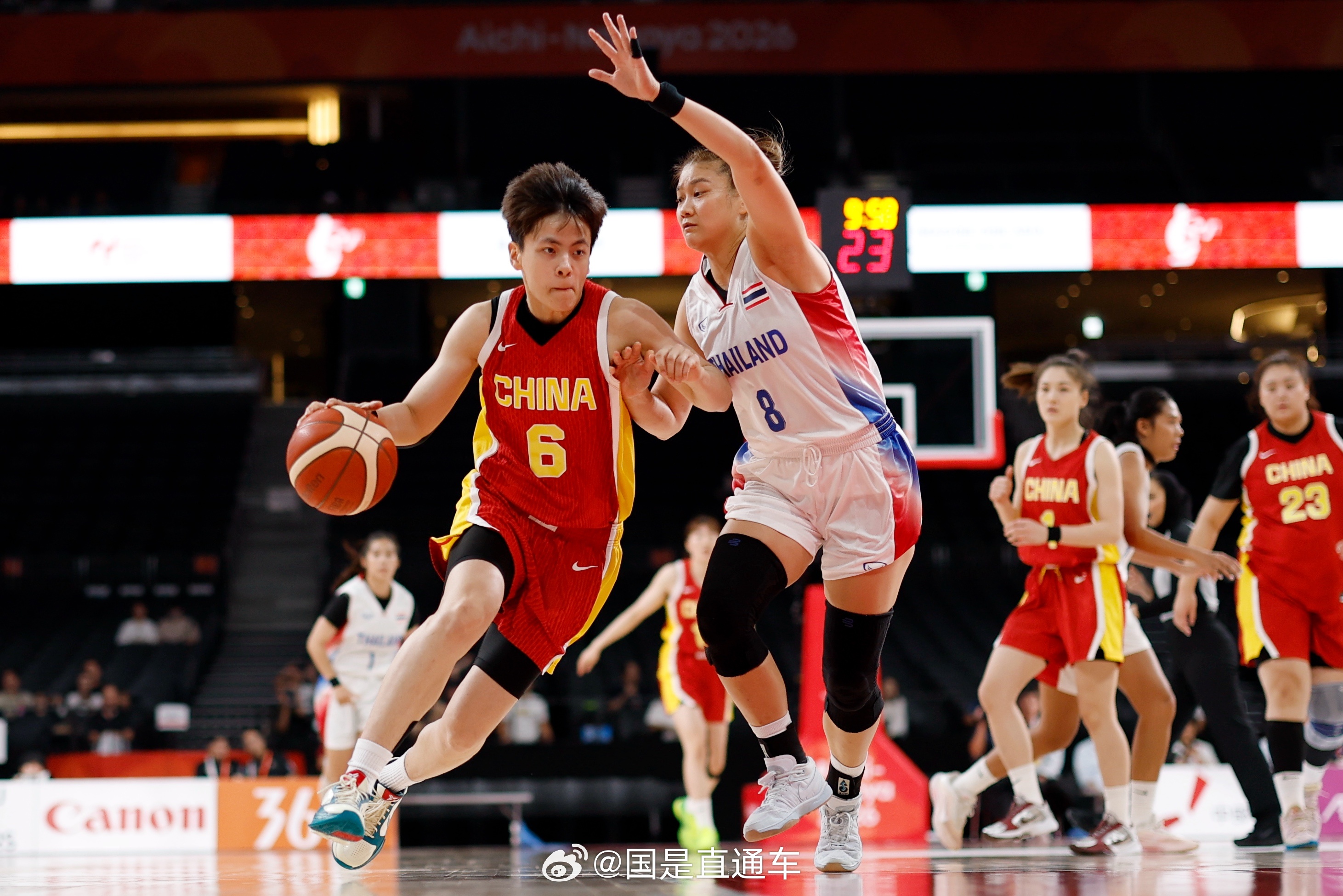 #杨舒予称准备了多套阵容和打法#【#杨舒予回应中国女篮开门红#：期待亚运会带来不一样的呈现】中国女篮当地时间19日迎来本届亚运会小组赛首个对手泰国队，以111:46大比分获胜，收获开门红。
前不久，中国女篮在女篮世界杯四分之一决赛中，不敌法国队，止步八强。在最新一期的女篮世界排名中，名列第七 ​