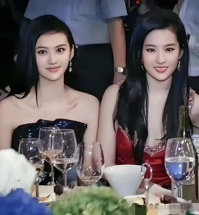 既然有钱了，只有小孩才做选择题呢？

如果有5000万，我相信很多网友都不会从她们两个之间做选择吧？别纠结选刘亦菲还是景甜。
成年人最清醒的答案：我选择留下5000万。

荧幕上的美好静静欣赏就够了，财富握在自己手中最踏实。

还有很多人会说，财富自由，我为什么不选年轻的，非要从年龄大的里面做 ​