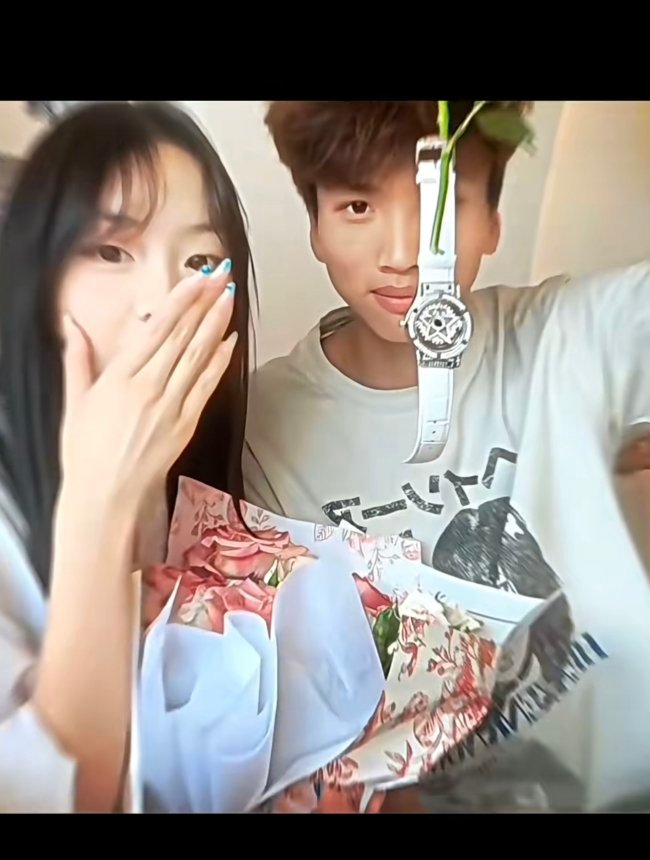 #体育生为爱3次高考女友回应分手#体育生为爱三战高考冲矿大，全网祝福的双向奔赴终成遗憾！女友麻薯饼官宣分手：仅因性格不合，不存在出轨等原则性问题，男方留言“好好生活”体面告别，网友唏嘘：原来深情也抵不过现实磨合。 ​
