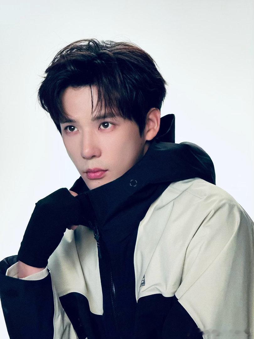 #王安宇[超话]#恭喜安宇获得新代言FILA ​