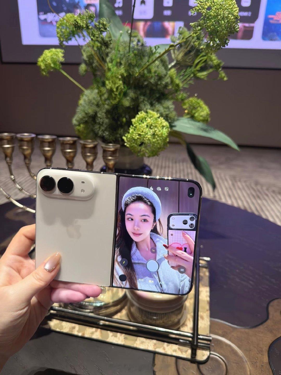 iPhone Duo，好看的小姐姐最好的自拍搭子！ ​