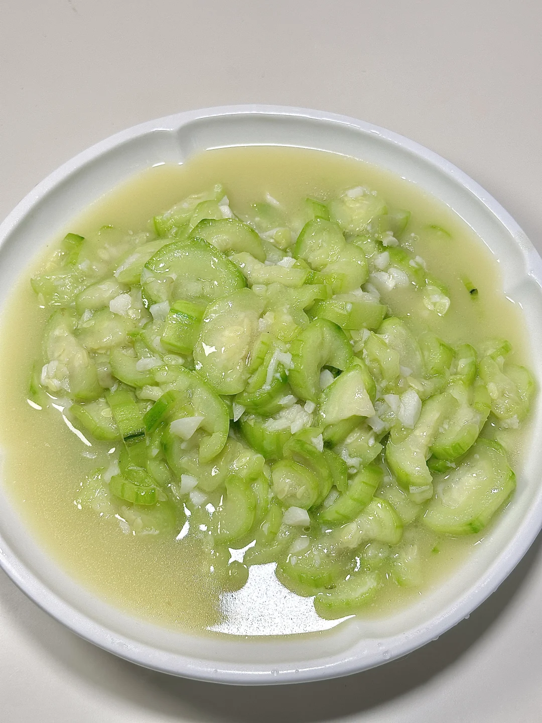 不加一滴水的清炒丝瓜 汤汁泡饭太香啦